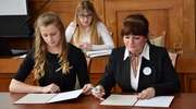 Młodzi radni podpisali umowę międzypokoleniową z Malborską Radą Seniorów