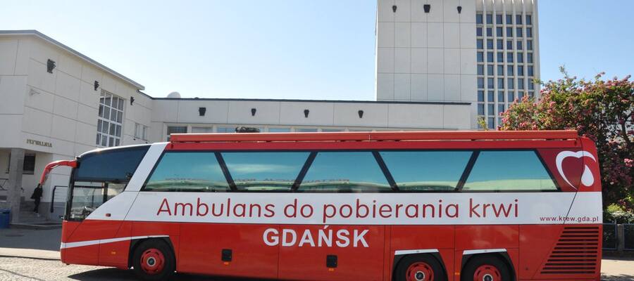 Ambulans do pobierania krwi Regionalnego Centrum Krwiodawstwa i Krwiolecznictwa w Gdańsku
