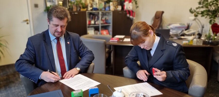 Burmistrz podpisał umowę współpracy z OSP-RW Malbork