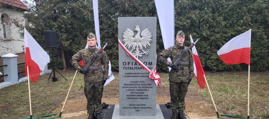 Odsłonięcie pomnika upamiętniającego ofiary zbrodniczych ideologii: niemieckiego nazizmu i sowieckiego komunizmu