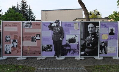 Plenerowa wystawa "Gryf. Pod znakiem Orła Białego" w Muzeum Miasta Malborka