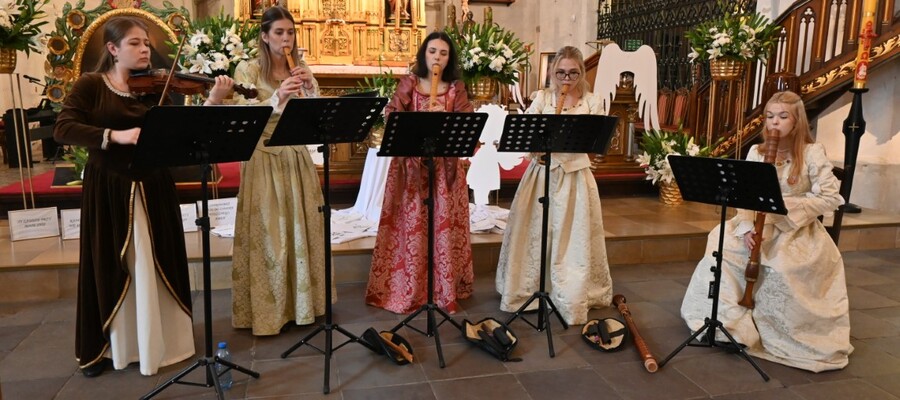 Jeden z zespołów podczas przesłuchań w kościele
