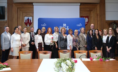 Nagrody Burmistrza dla wyróżnionych dyrektorów i nauczycieli