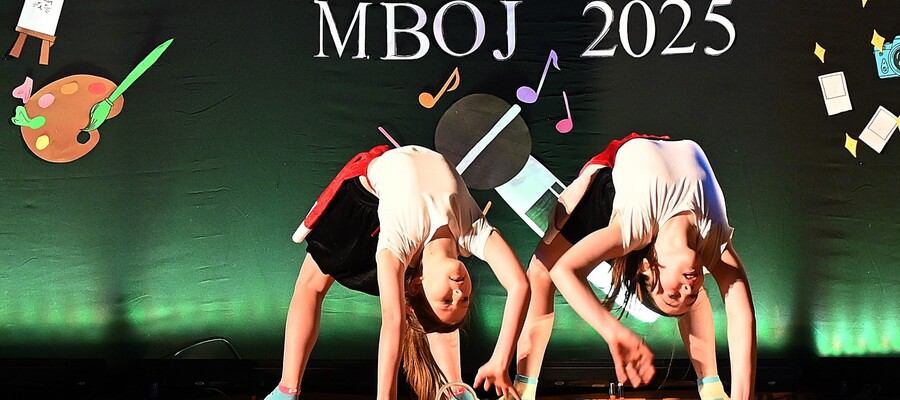 duet taneczny na scenie