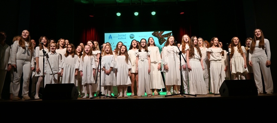 zespół wokalny Folk na scenie