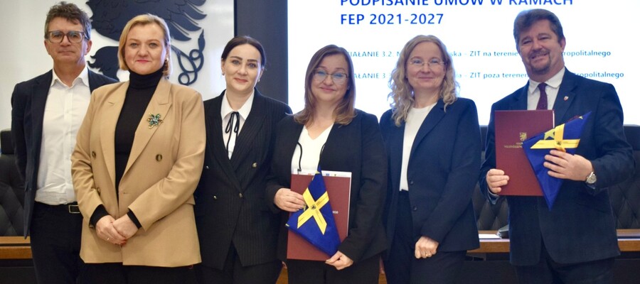 Elektryczne autobusy i nowe ścieżki rowerowe - to efekt umów podpisanych u marszałka