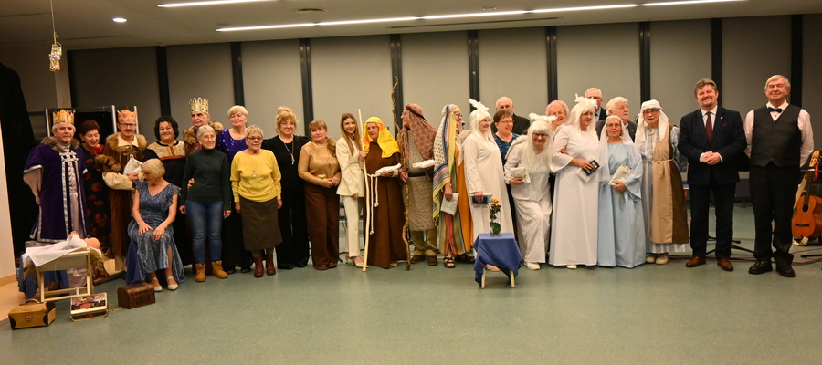 zdjęcie wszystkich występujących z burmistrzem