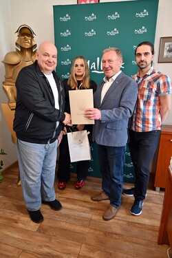 zdjęcie grupowe uczestników spotkania