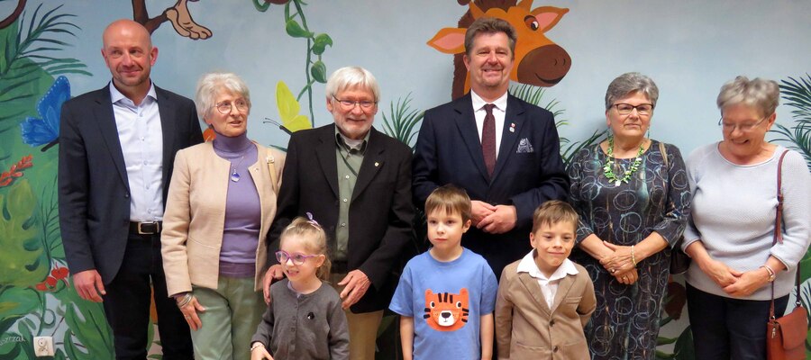 zdjęcie uczestników z burmistrzem