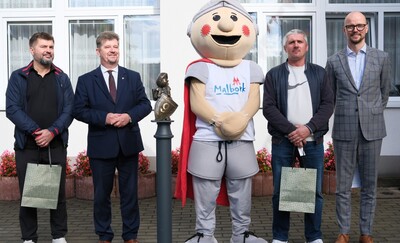 Siódmy Marianek odsłonięty przy SP nr 9. Został „duchem szkoły”